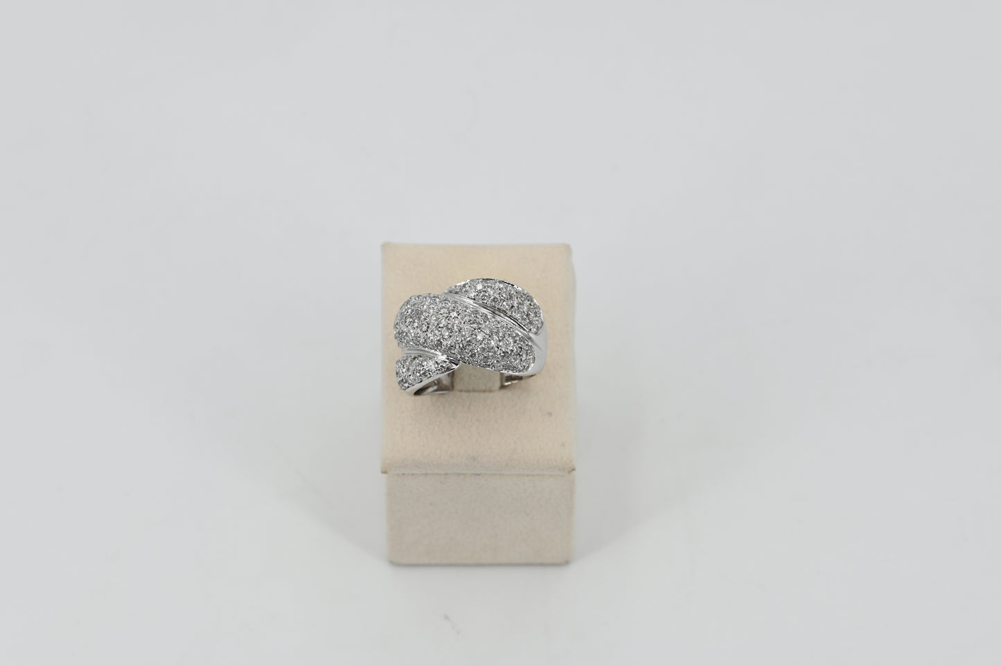 Anello in oro con diamanti
