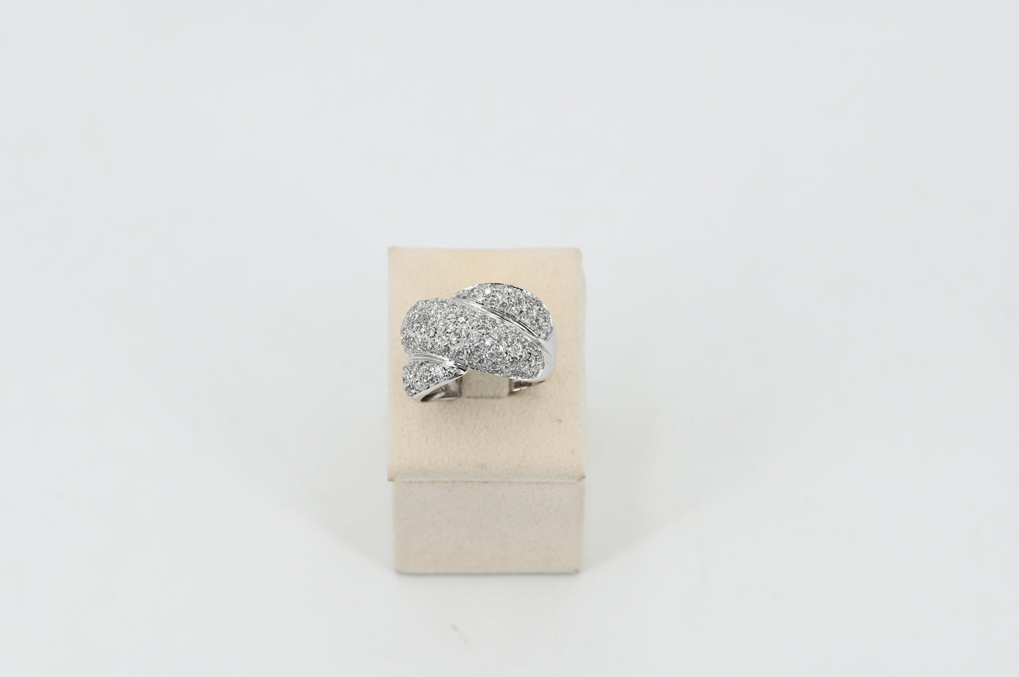 Anello in oro con diamanti