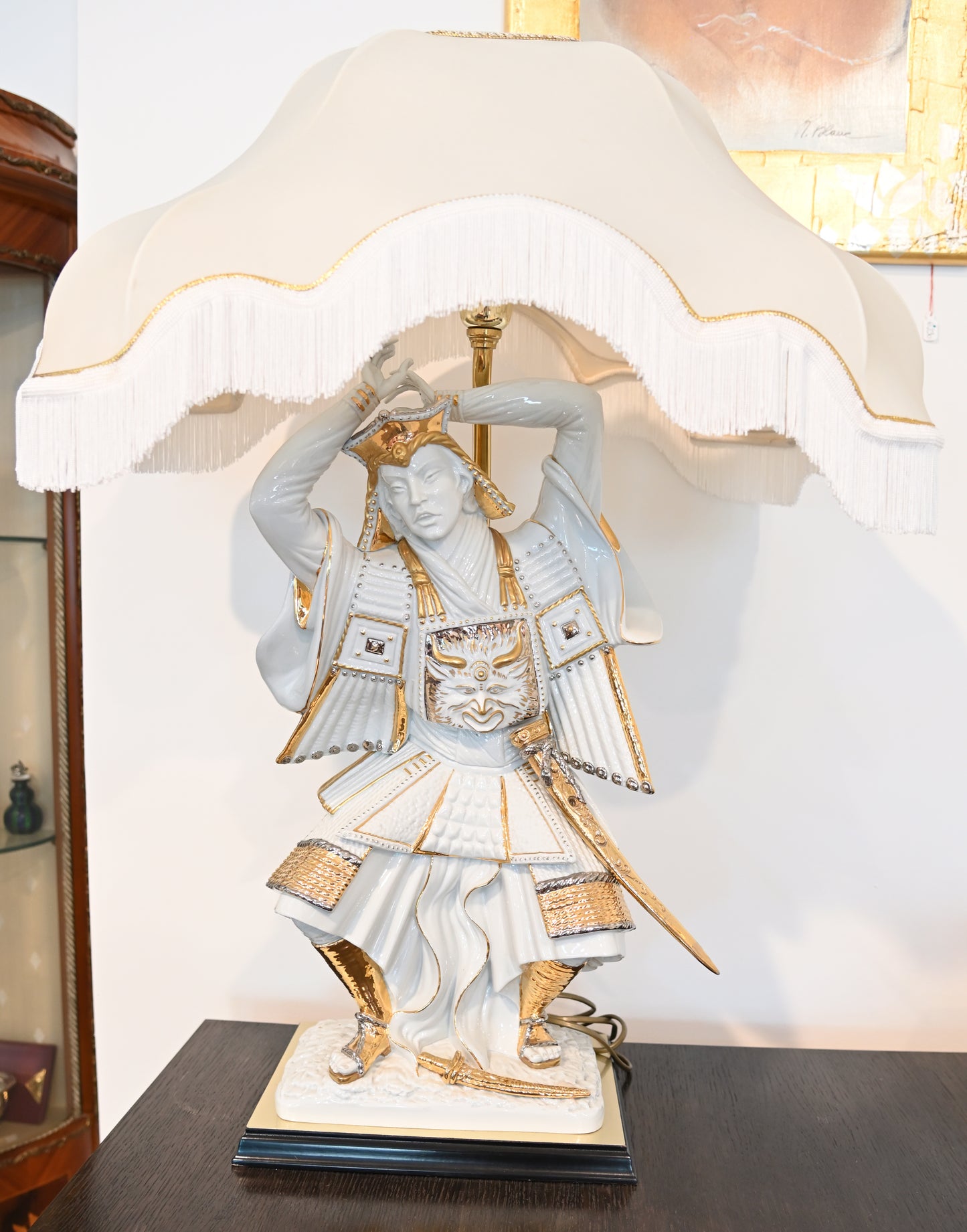 Lampada in porcellana con riporti in oro