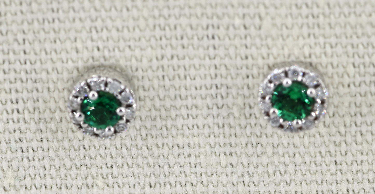 Orecchini in oro con diamanti taglio brillante e smeraldi