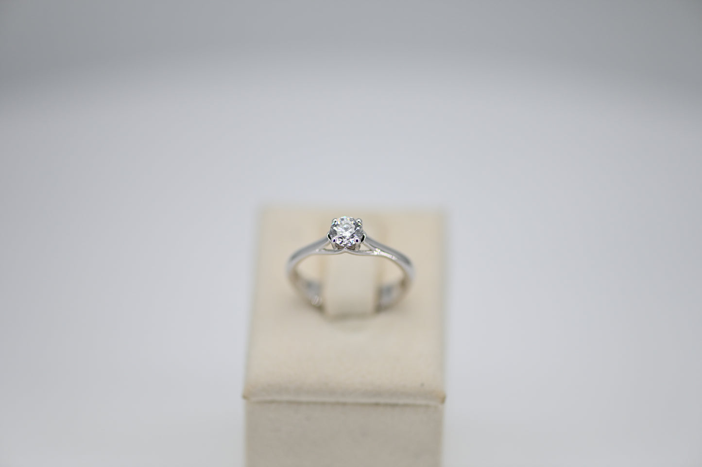 Anello solitario