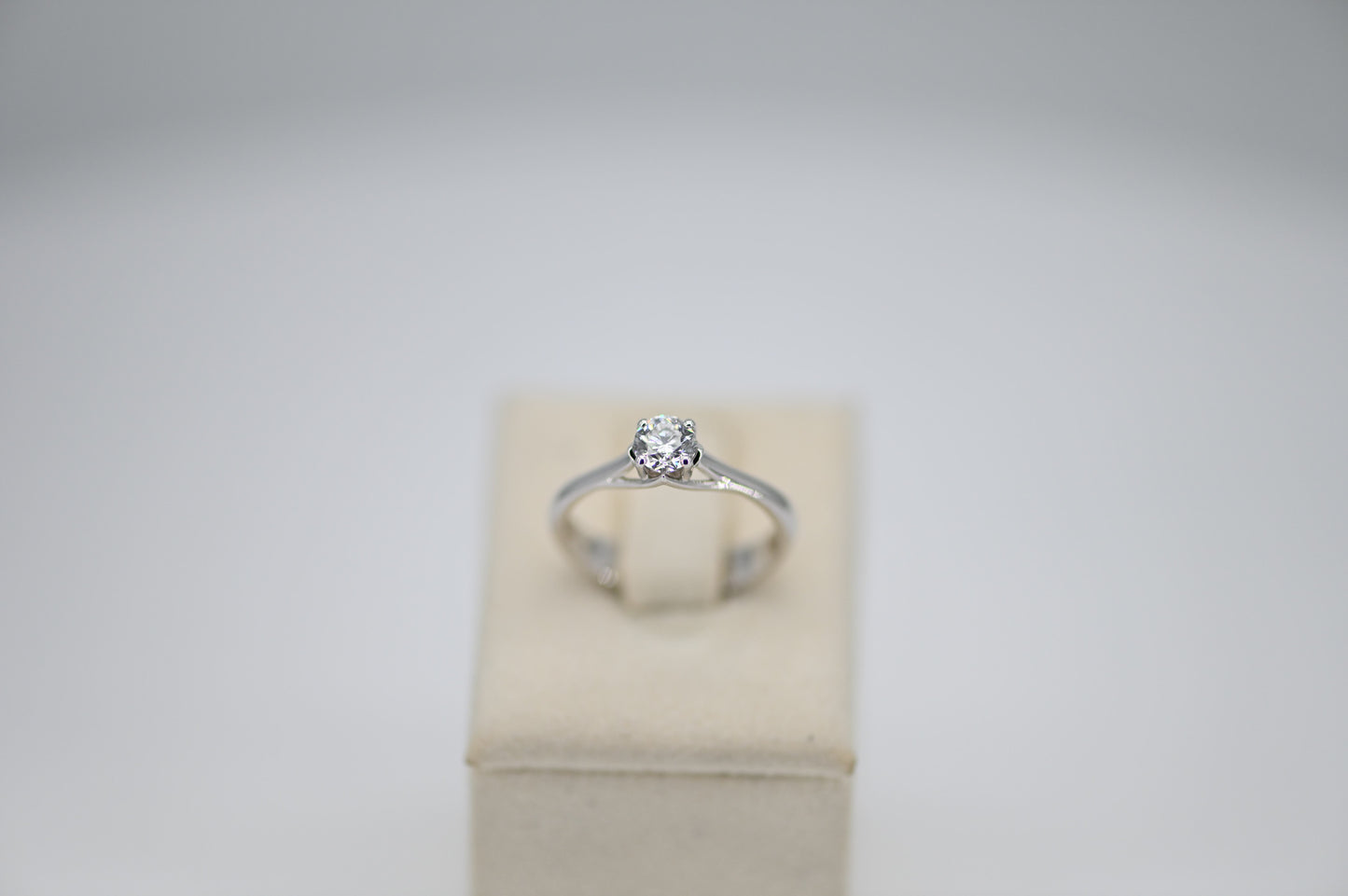 Anello solitario