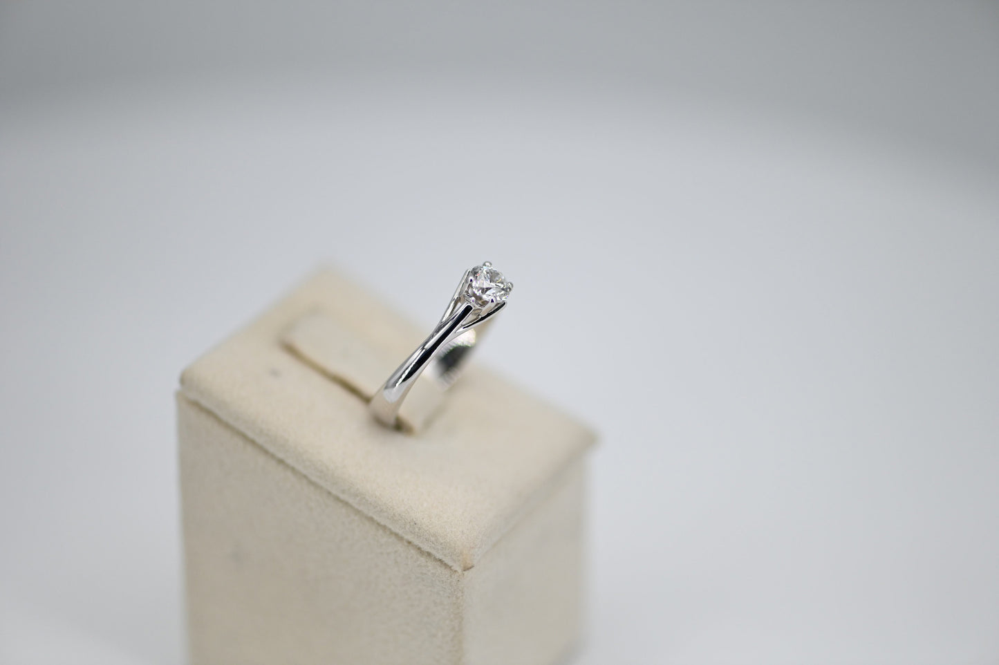 Anello solitario