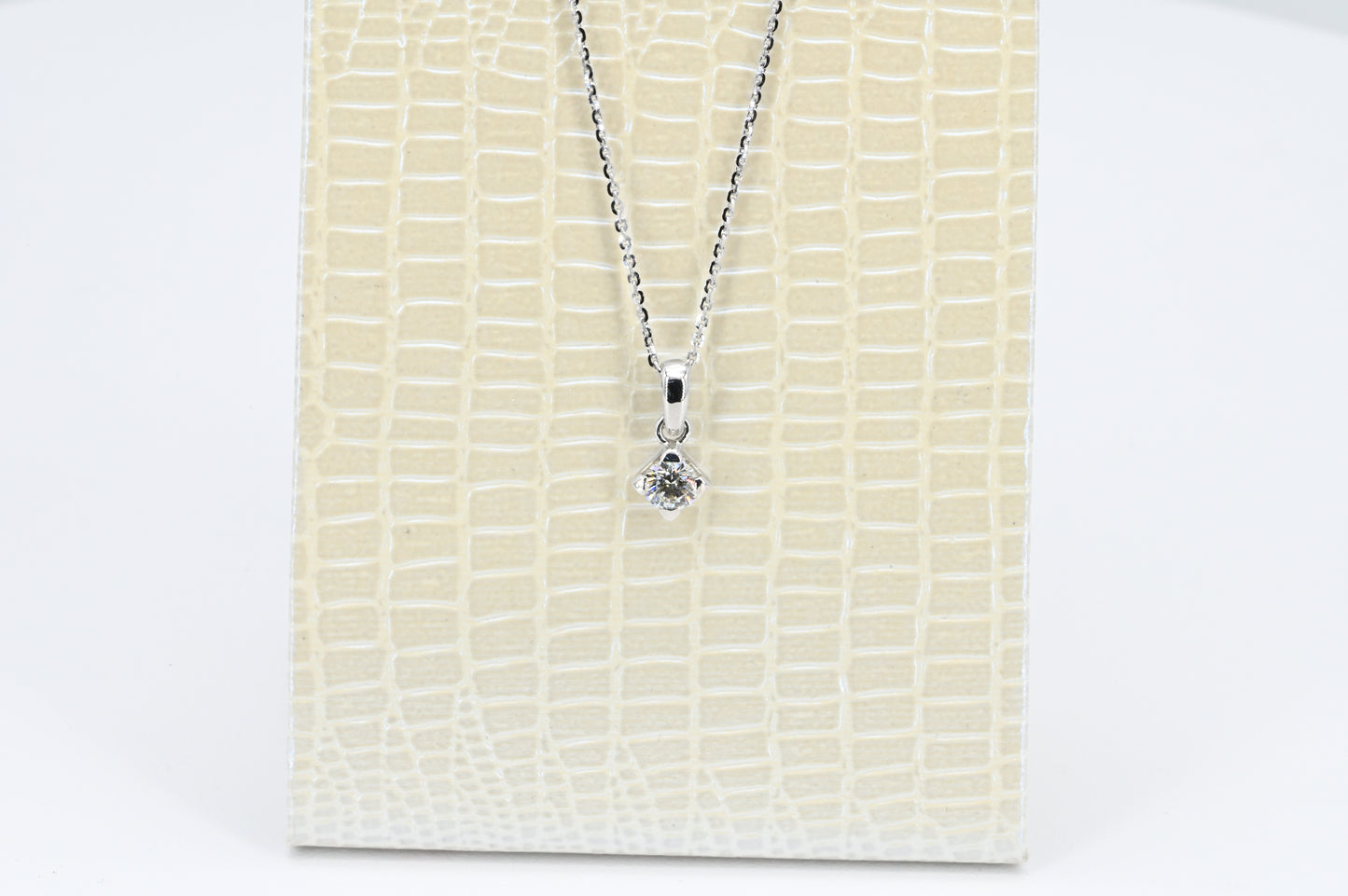 Collana con diamante