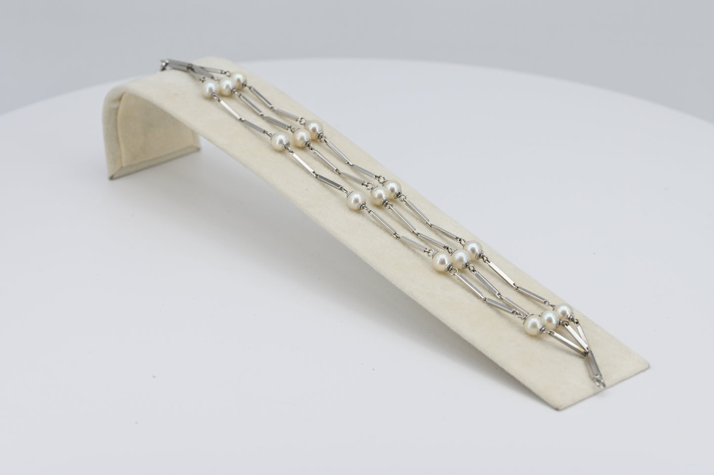 Bracciale in oro con perle