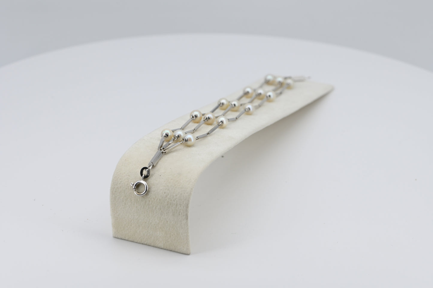 Bracciale in oro con perle