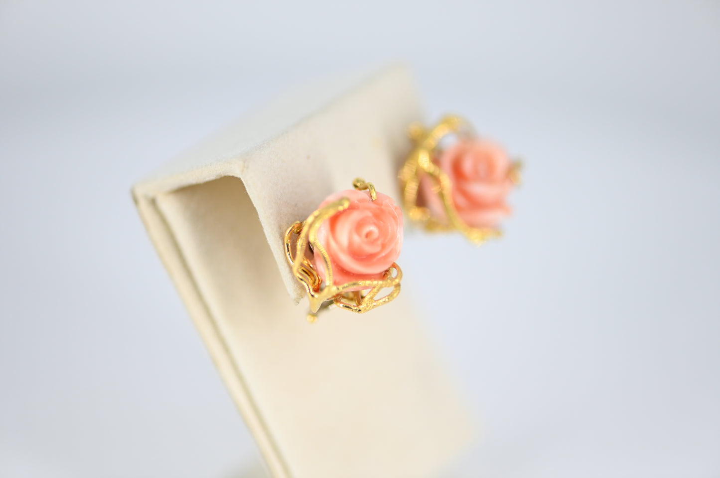Orecchini in oro con corallo rosa