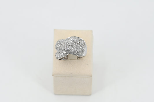 Anello in oro con diamanti