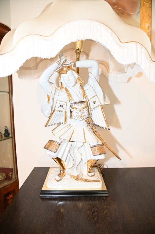 Lampada in  porcellana con riporti in oro
