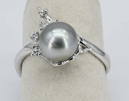 Anello oro bianco con perla nera e diamanti