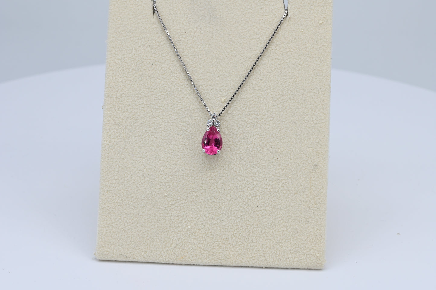 Collana oro bianco diamanti e tormalina